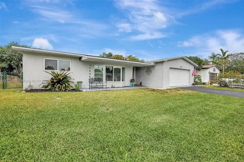 9460 NW 3rd Street Pembroke Pines FL 33024
