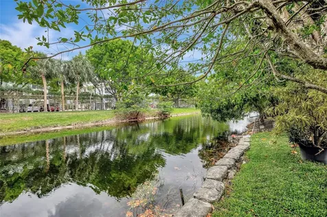 9460 NW 3rd Street Pembroke Pines FL 33024