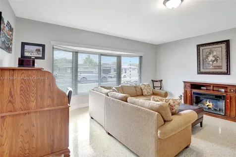 9460 NW 3rd Street Pembroke Pines FL 33024