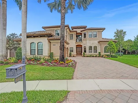 8437 Hawks Gully Avenue Delray Beach FL 33446