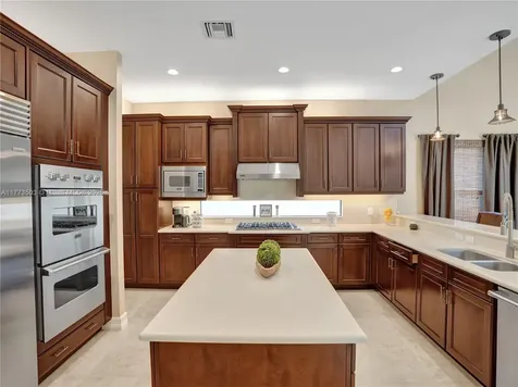 8437 Hawks Gully Avenue Delray Beach FL 33446