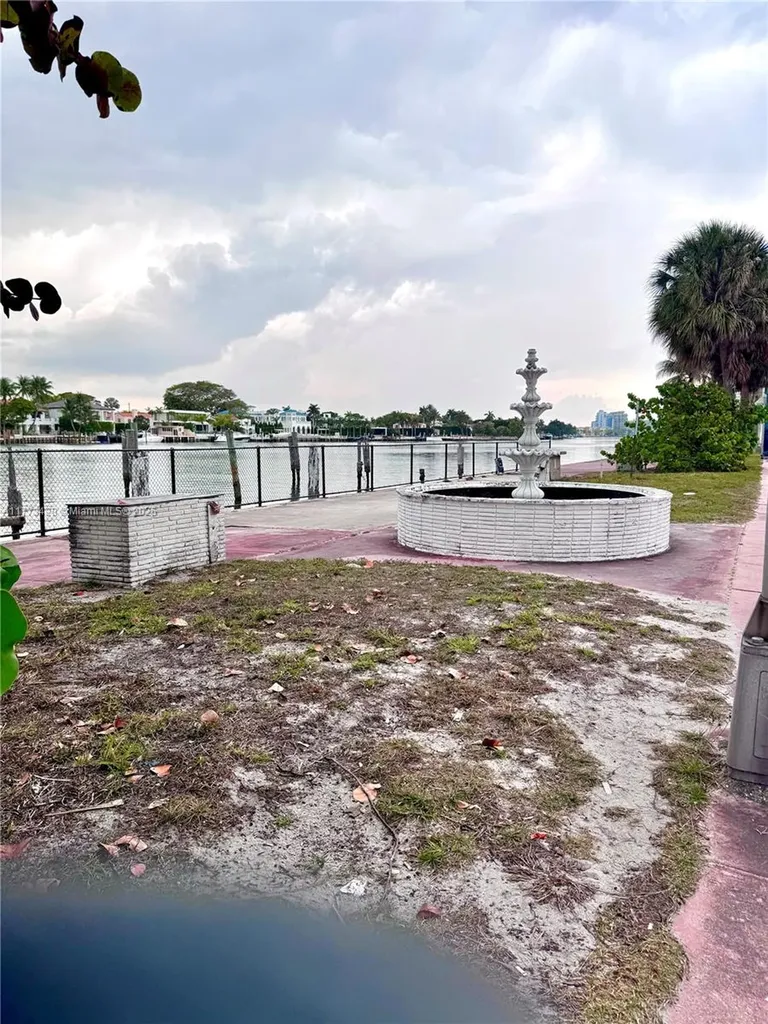 5255 Collins Avenue Boat Slip E Miami Beach FL 33140