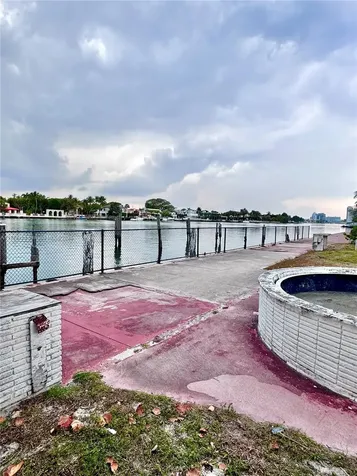 5255 Collins Avenue Boat Slip E Miami Beach FL 33140