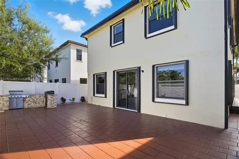 10572 W 35th Way Hialeah FL 33018