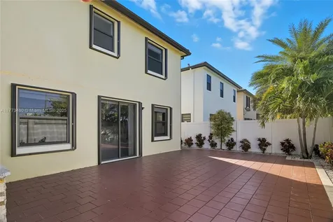 10572 W 35th Way Hialeah FL 33018