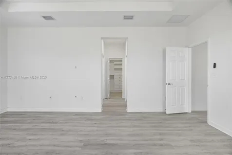 10572 W 35th Way Hialeah FL 33018