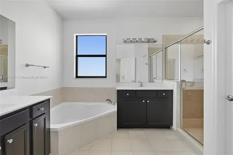 10572 W 35th Way Hialeah FL 33018