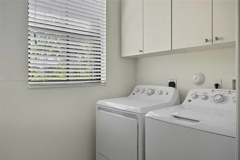 10572 W 35th Way Hialeah FL 33018