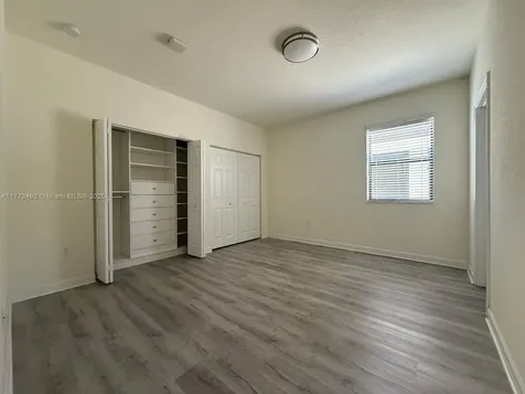 10572 W 35th Way Hialeah FL 33018