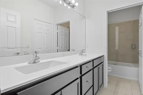 10572 W 35th Way Hialeah FL 33018