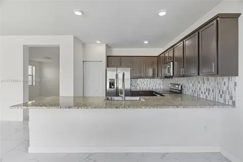 10572 W 35th Way Hialeah FL 33018