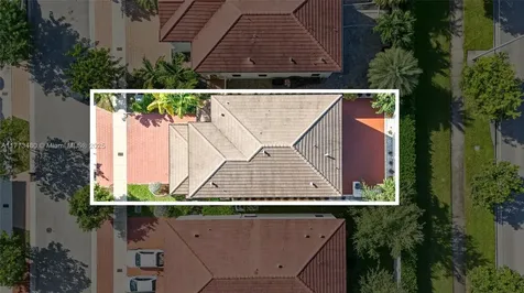 10572 W 35th Way Hialeah FL 33018