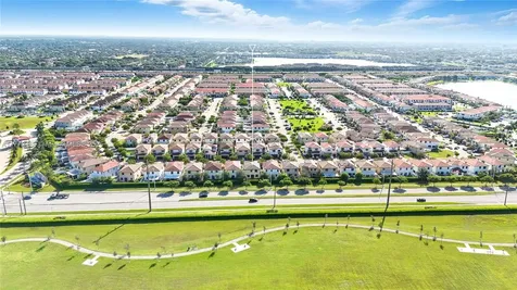10572 W 35th Way Hialeah FL 33018