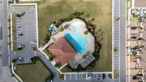 10572 W 35th Way Hialeah FL 33018