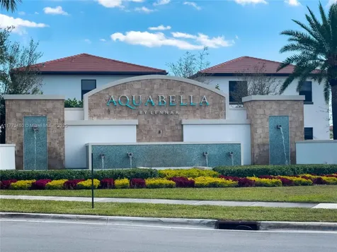 10572 W 35th Way Hialeah FL 33018