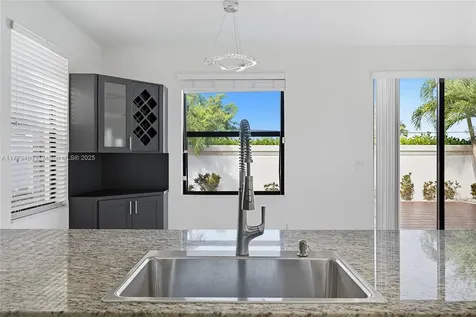 10572 W 35th Way Hialeah FL 33018