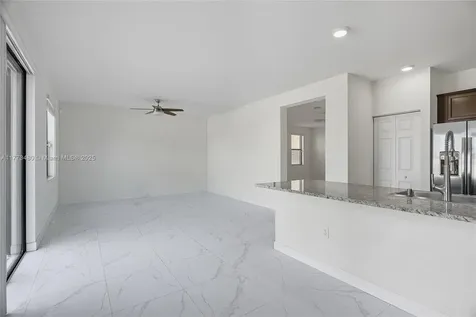 10572 W 35th Way Hialeah FL 33018