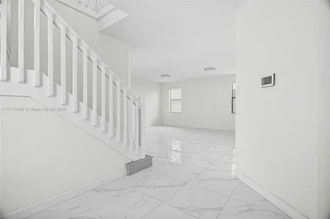 10572 W 35th Way Hialeah FL 33018