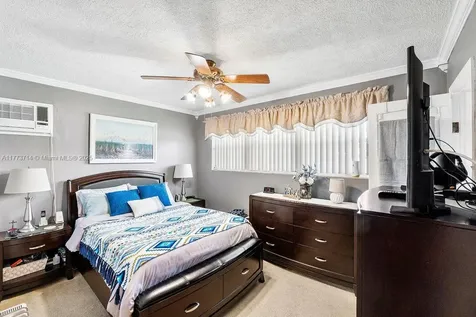 9721 Jamaica Drive Cutler Bay FL 33189