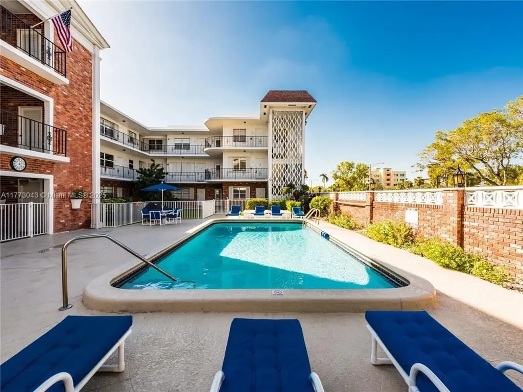 2340 NE 9th Street Fort Lauderdale FL 33304