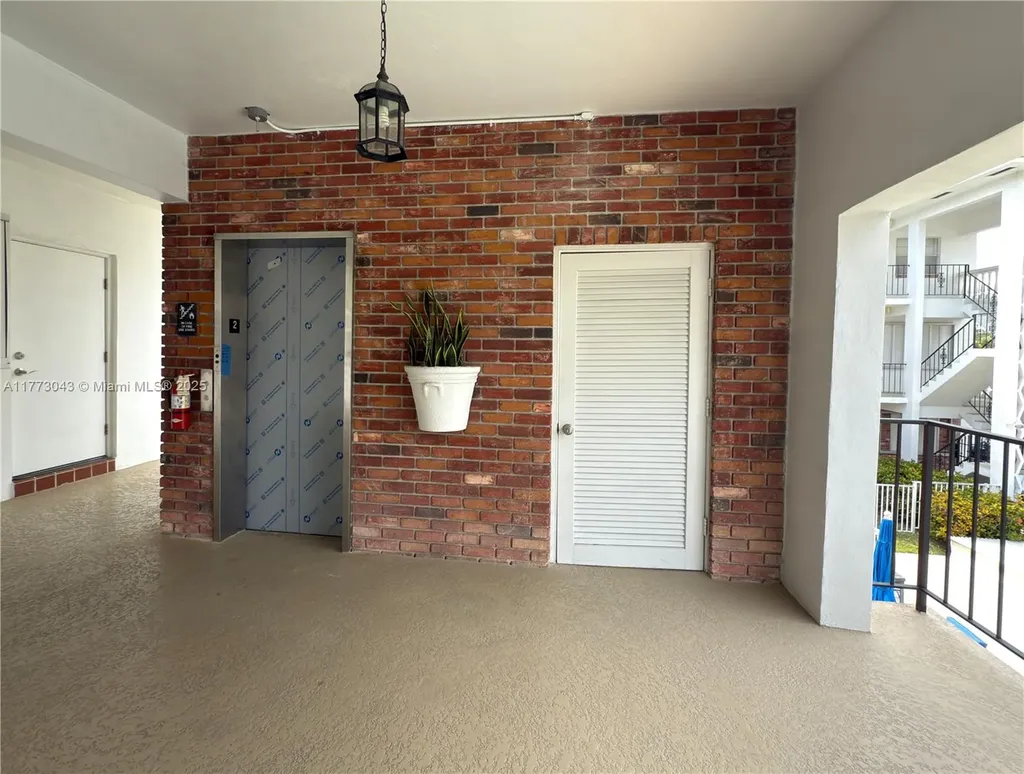 2340 NE 9th Street Fort Lauderdale FL 33304