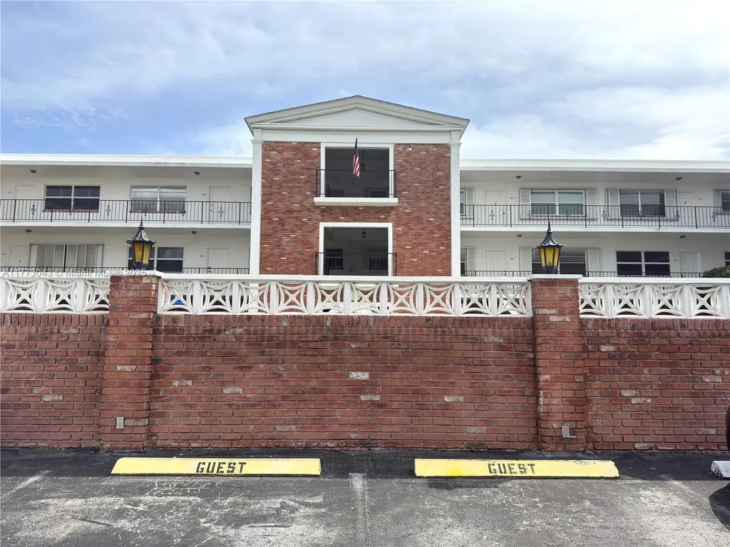 2340 NE 9th Street Fort Lauderdale FL 33304