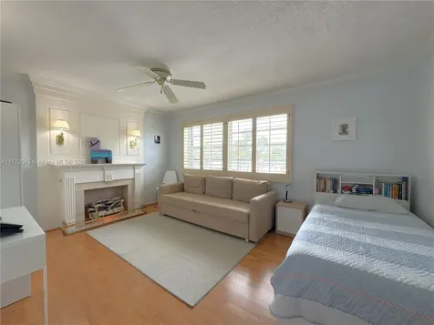 2340 NE 9th Street Fort Lauderdale FL 33304