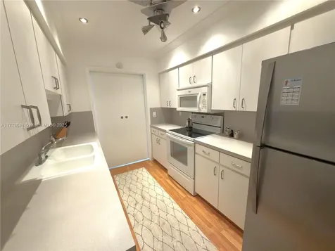 2340 NE 9th Street Fort Lauderdale FL 33304