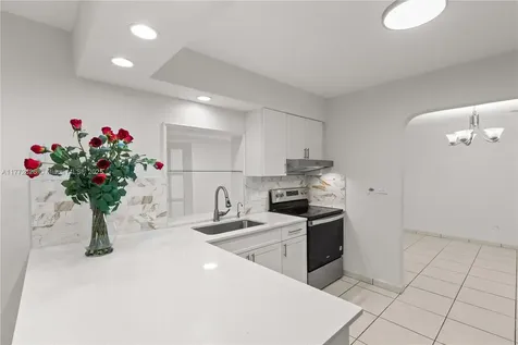 9815 SW 21st Street Miami FL 33165