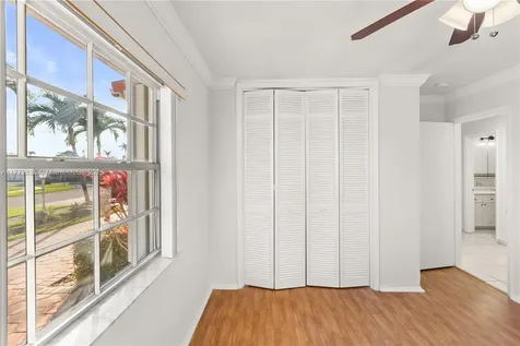 9815 SW 21st Street Miami FL 33165