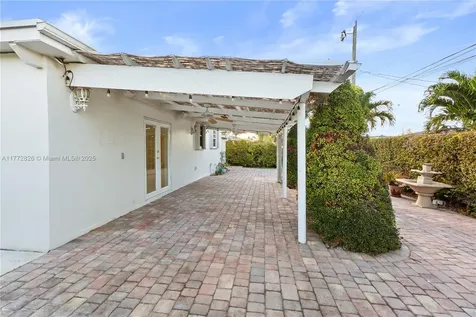 9815 SW 21st Street Miami FL 33165
