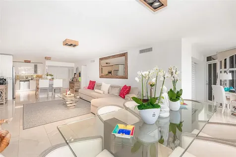 6423 Collins Avenue Miami Beach FL 33141