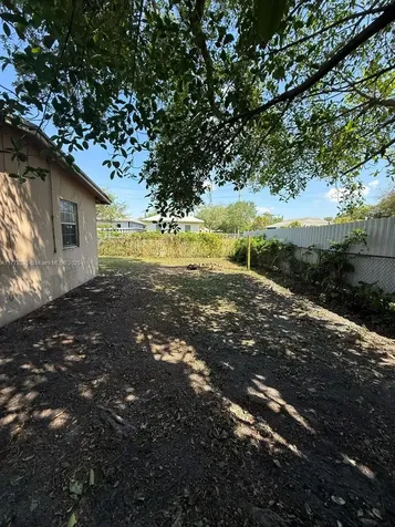 6965 NW 21st Court Miami FL 33147