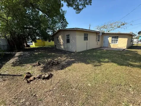 6965 NW 21st Court Miami FL 33147
