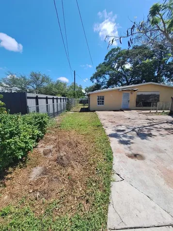 6965 NW 21st Court Miami FL 33147