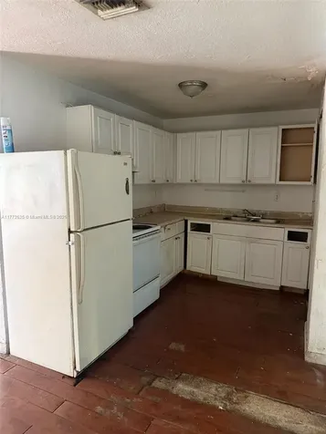 6965 NW 21st Court Miami FL 33147