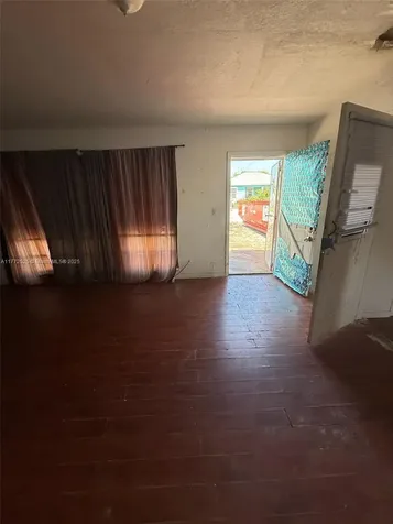 6965 NW 21st Court Miami FL 33147