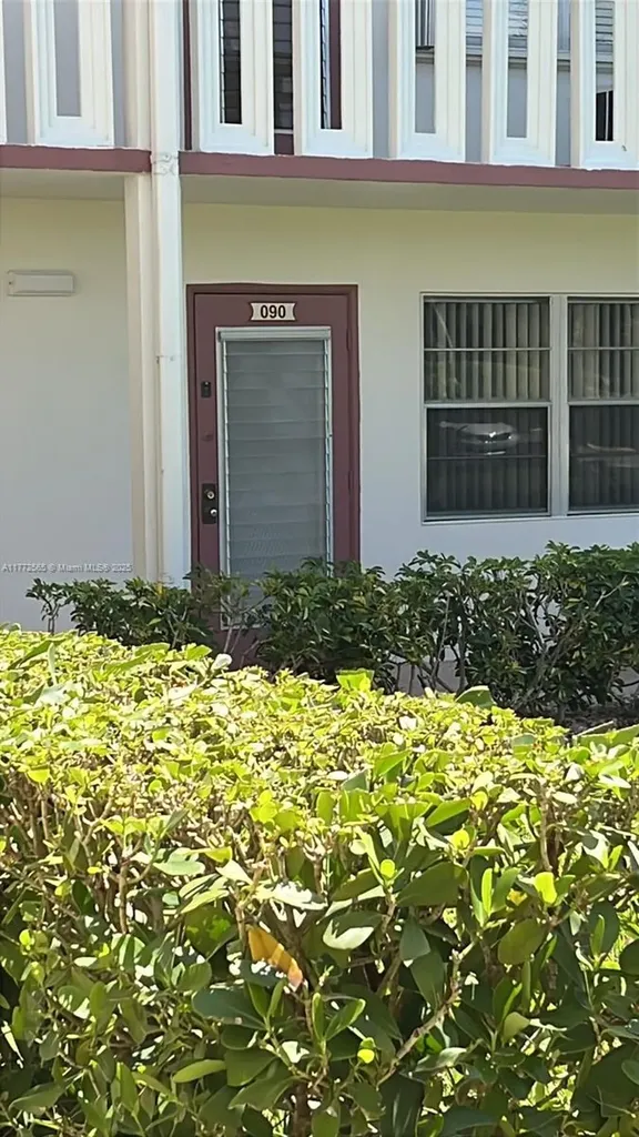 90 Fanshaw C Boca Raton FL 33434