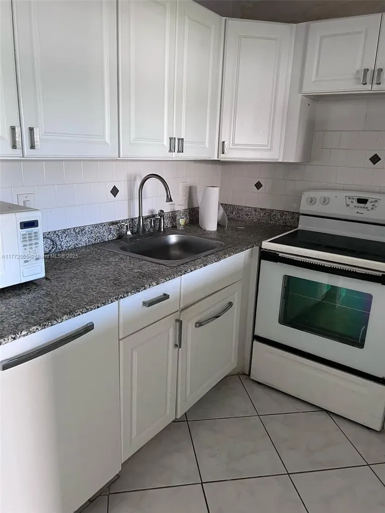 90 Fanshaw C Boca Raton FL 33434