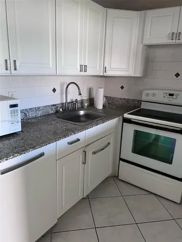 90 Fanshaw C Boca Raton FL 33434