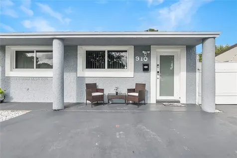 910 N 70th Avenue Hollywood FL 33024