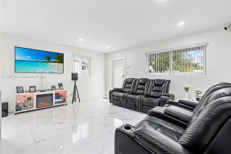 910 N 70th Avenue Hollywood FL 33024