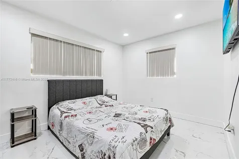 910 N 70th Avenue Hollywood FL 33024