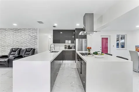 910 N 70th Avenue Hollywood FL 33024