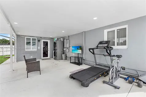 910 N 70th Avenue Hollywood FL 33024