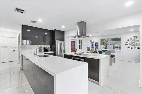 910 N 70th Avenue Hollywood FL 33024