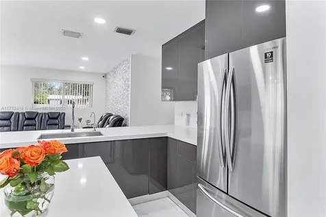 910 N 70th Avenue Hollywood FL 33024