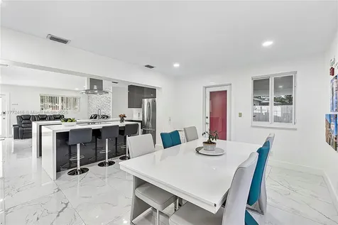 910 N 70th Avenue Hollywood FL 33024