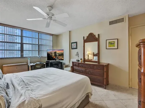 3113 S Ocean Drive Hallandale Beach FL 33009