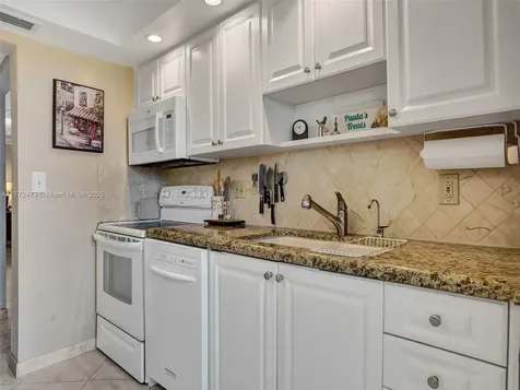 3113 S Ocean Drive Hallandale Beach FL 33009